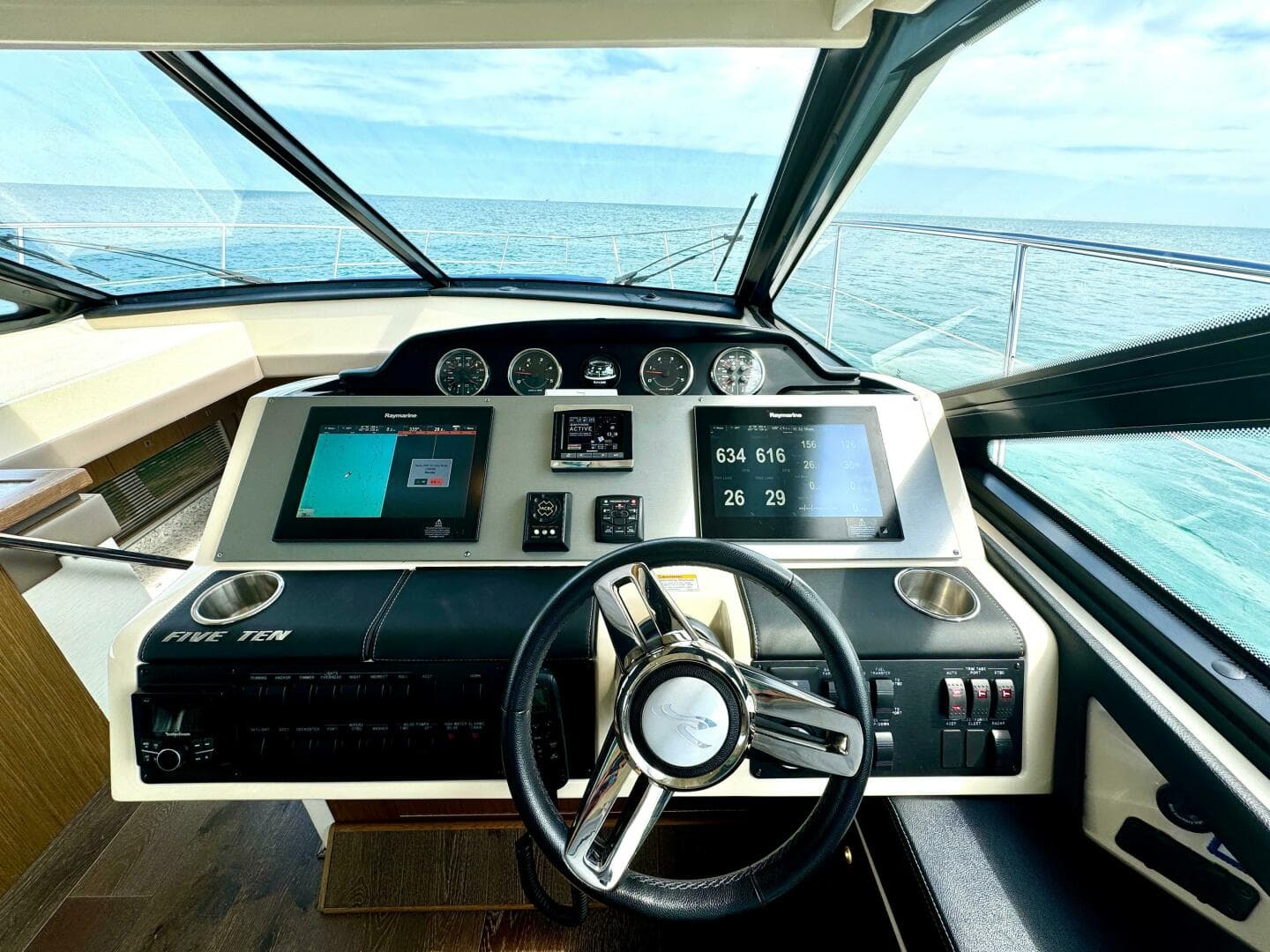 2017 Sea Ray 510 Sundancer — photo 10