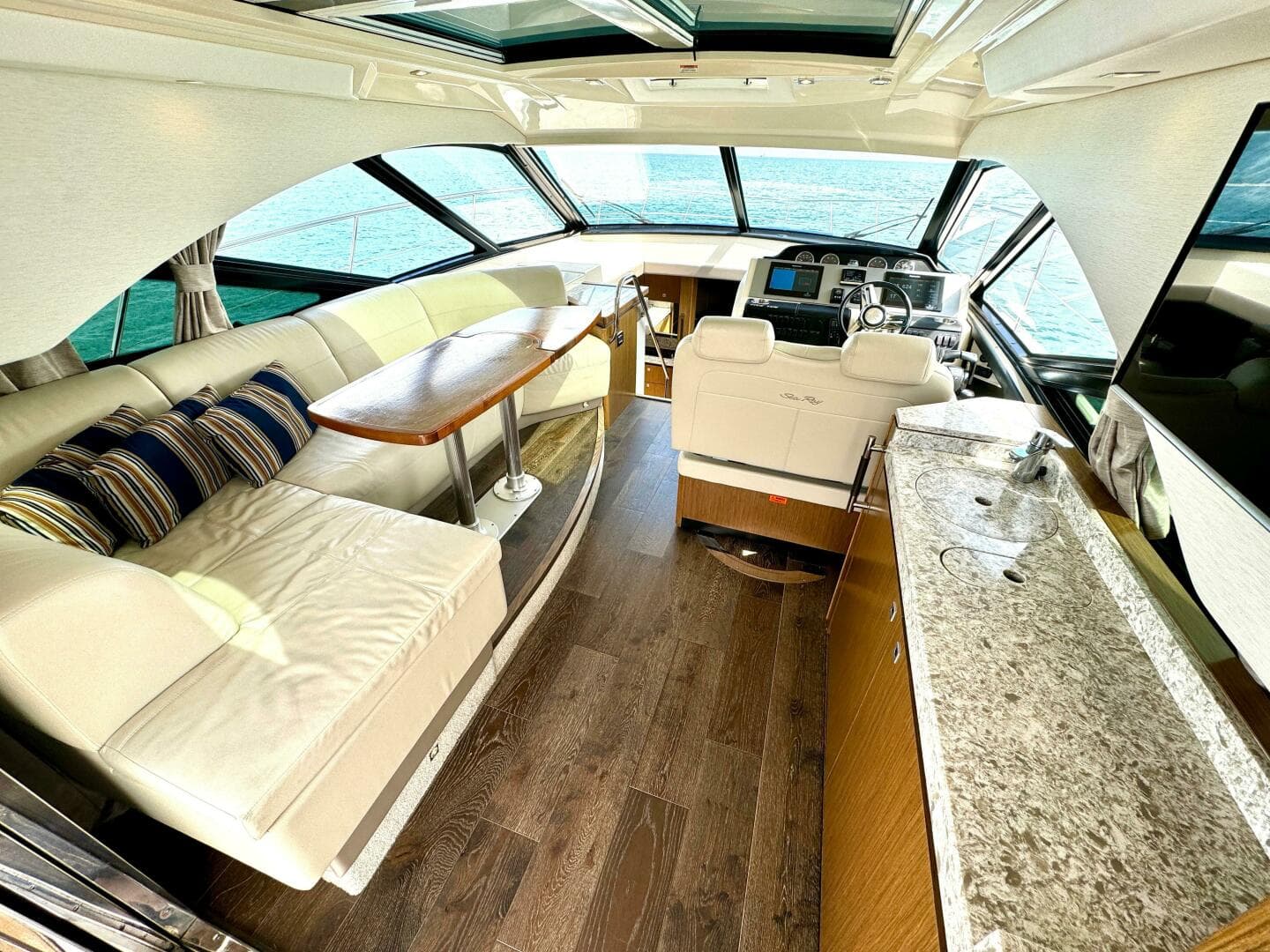 2017 Sea Ray 510 Sundancer — photo 14