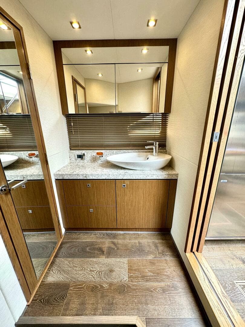 2017 Sea Ray 510 Sundancer — photo 40