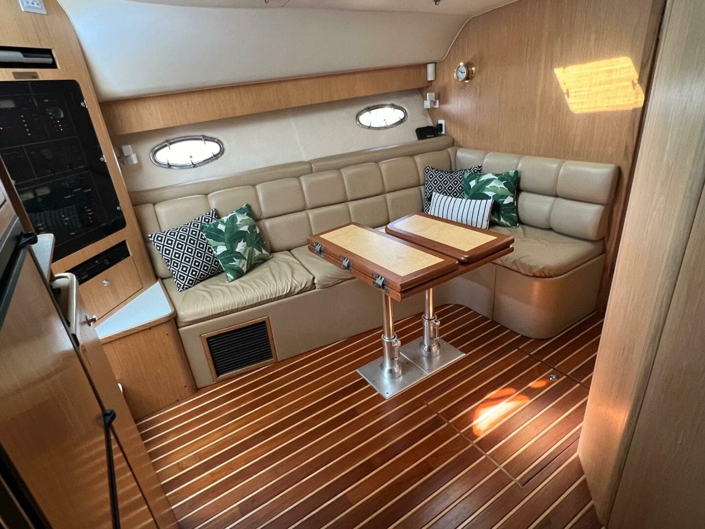 2002 Tiara Yachts 4100 Open — photo 17