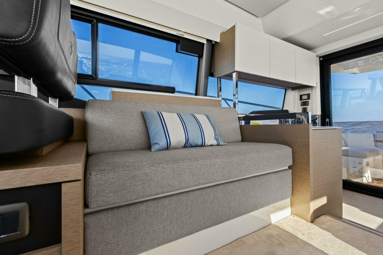 2022 Prestige 460 Flybridge — photo 16