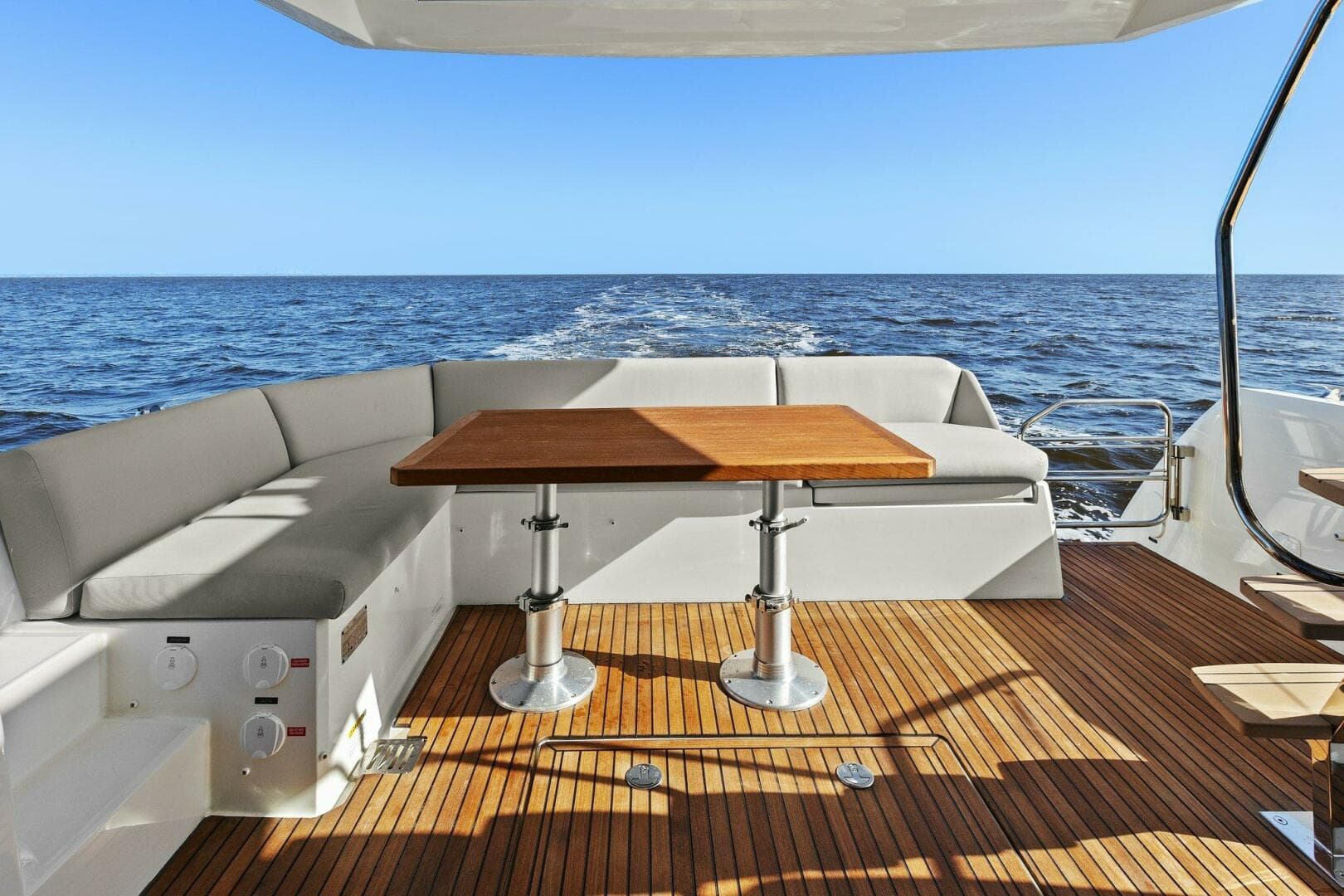 2022 Prestige 460 Flybridge — photo 9