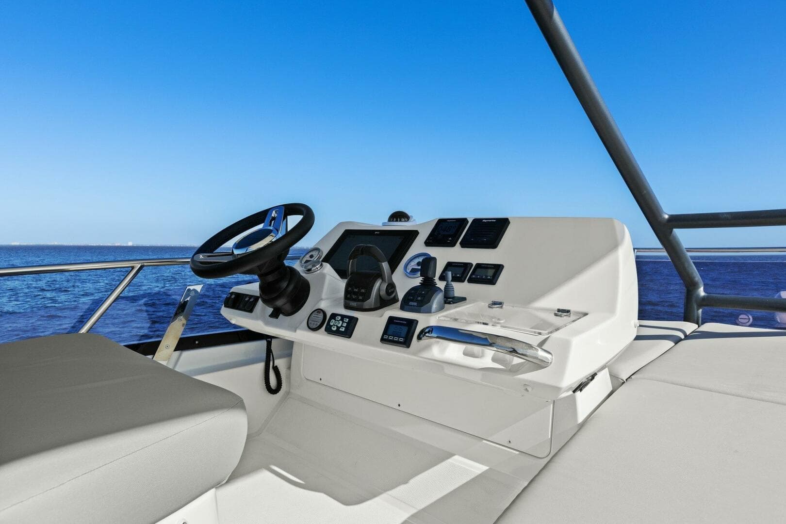 2022 Prestige 460 Flybridge — photo 3