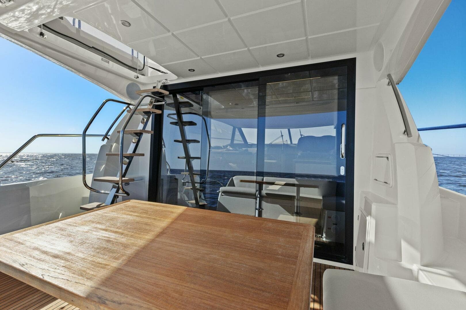 2022 Prestige 460 Flybridge — photo 7