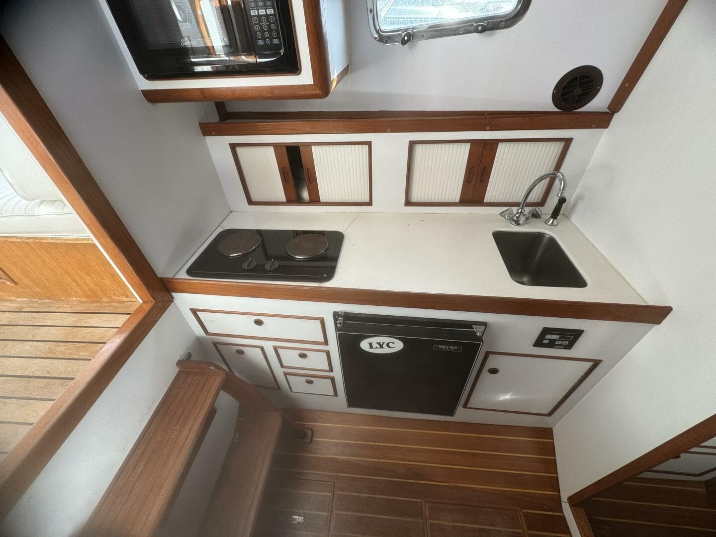 1991 Black Watch 36 Express — photo 24