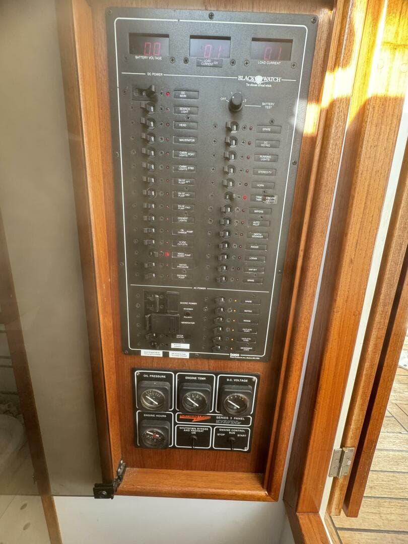 1991 Black Watch 36 Express — photo 16