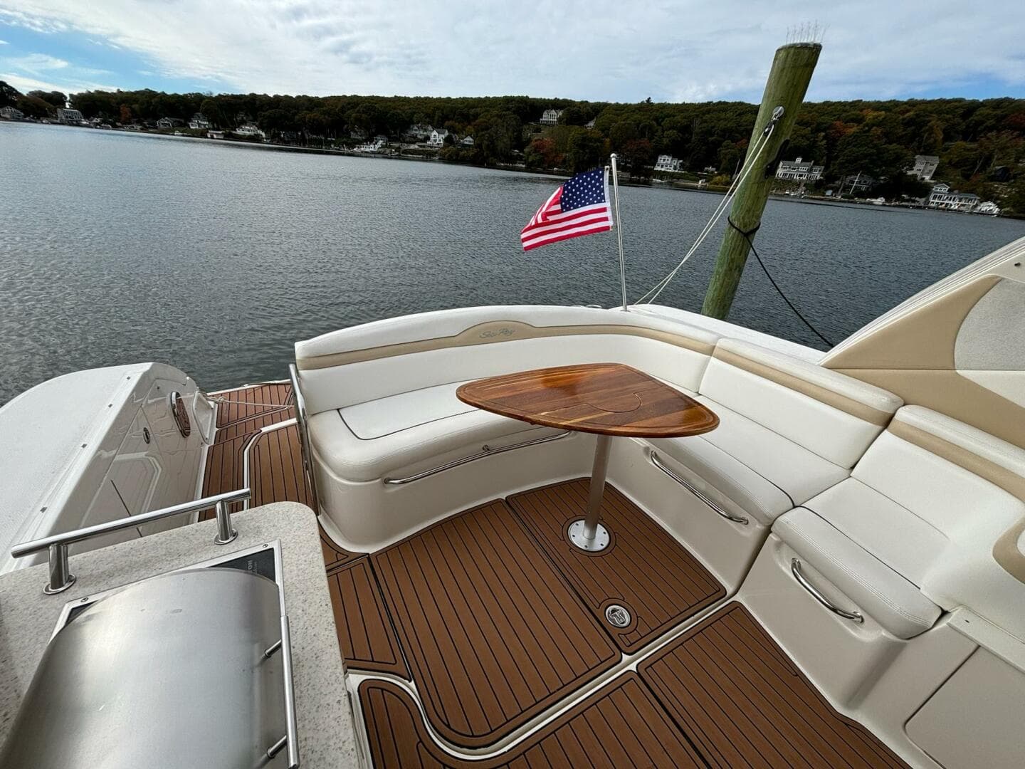 2009 Sea Ray 350 Sundancer — photo 24