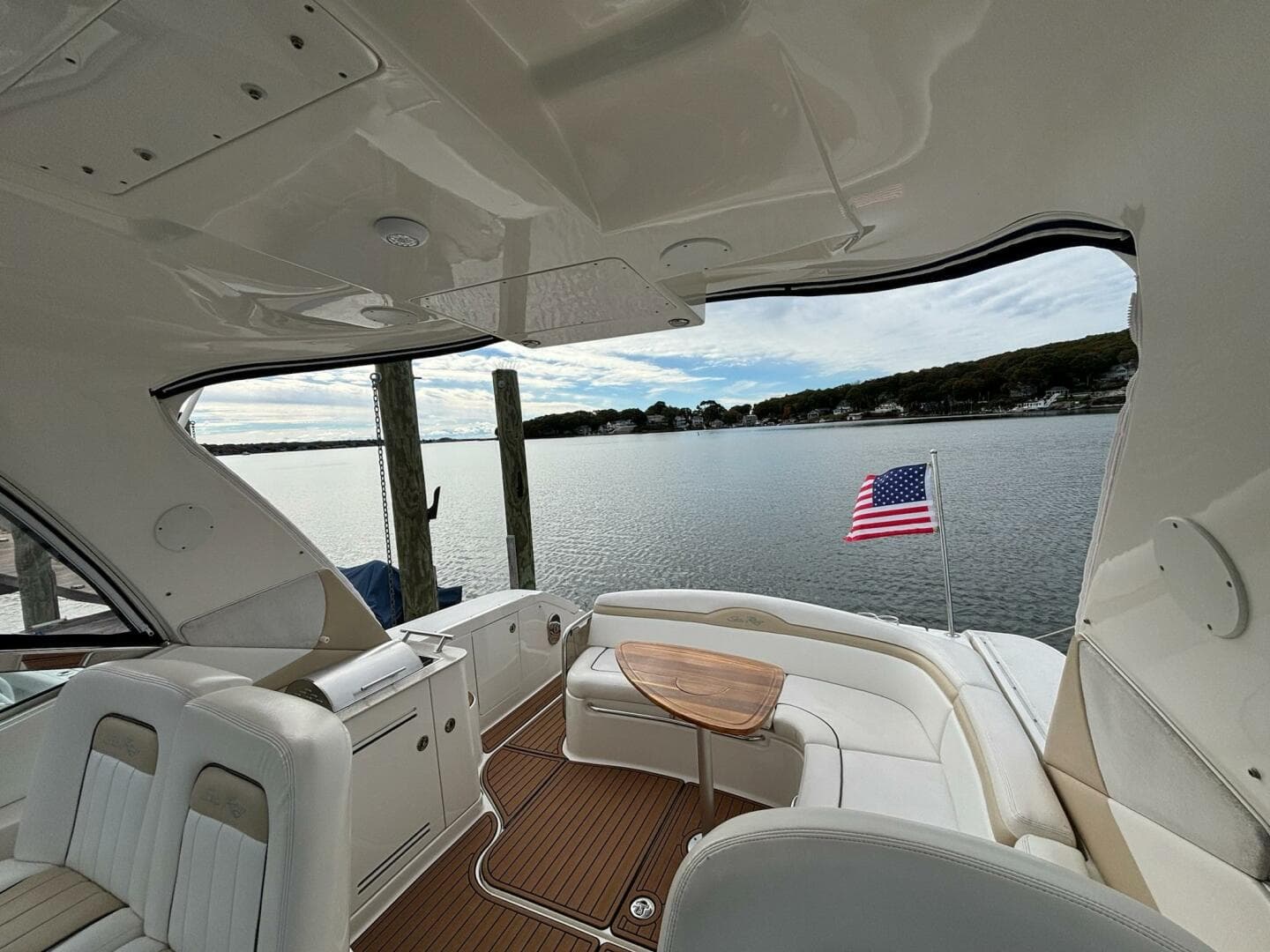 2009 Sea Ray 350 Sundancer — photo 20