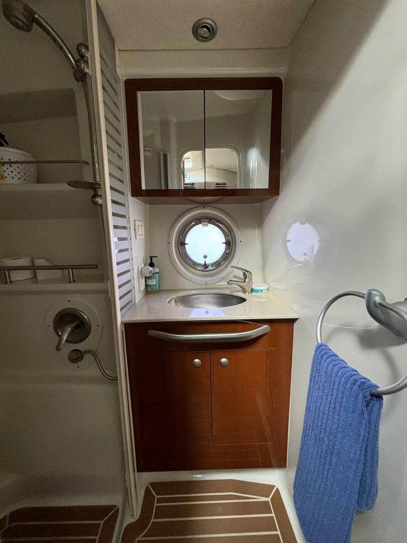 2009 Sea Ray 350 Sundancer — photo 42