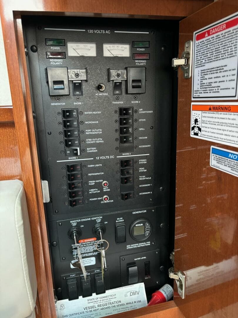 2009 Sea Ray 350 Sundancer — photo 46