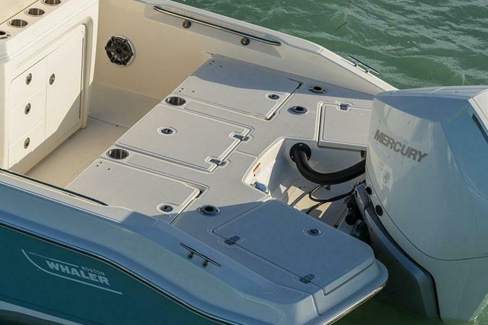 2022 Boston Whaler 250 Dauntless — photo 15