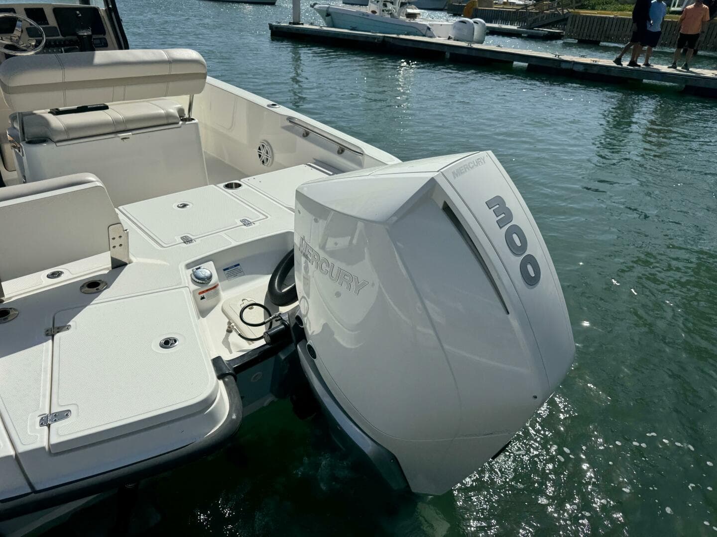 2022 Boston Whaler 250 Dauntless — photo 17