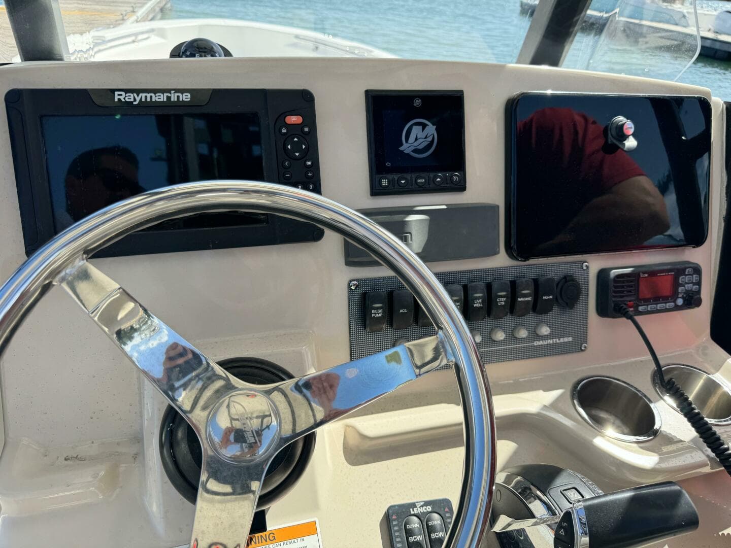 2022 Boston Whaler 250 Dauntless — photo 19