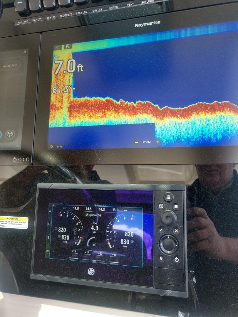 2020 Boston Whaler 380 Realm — photo 6