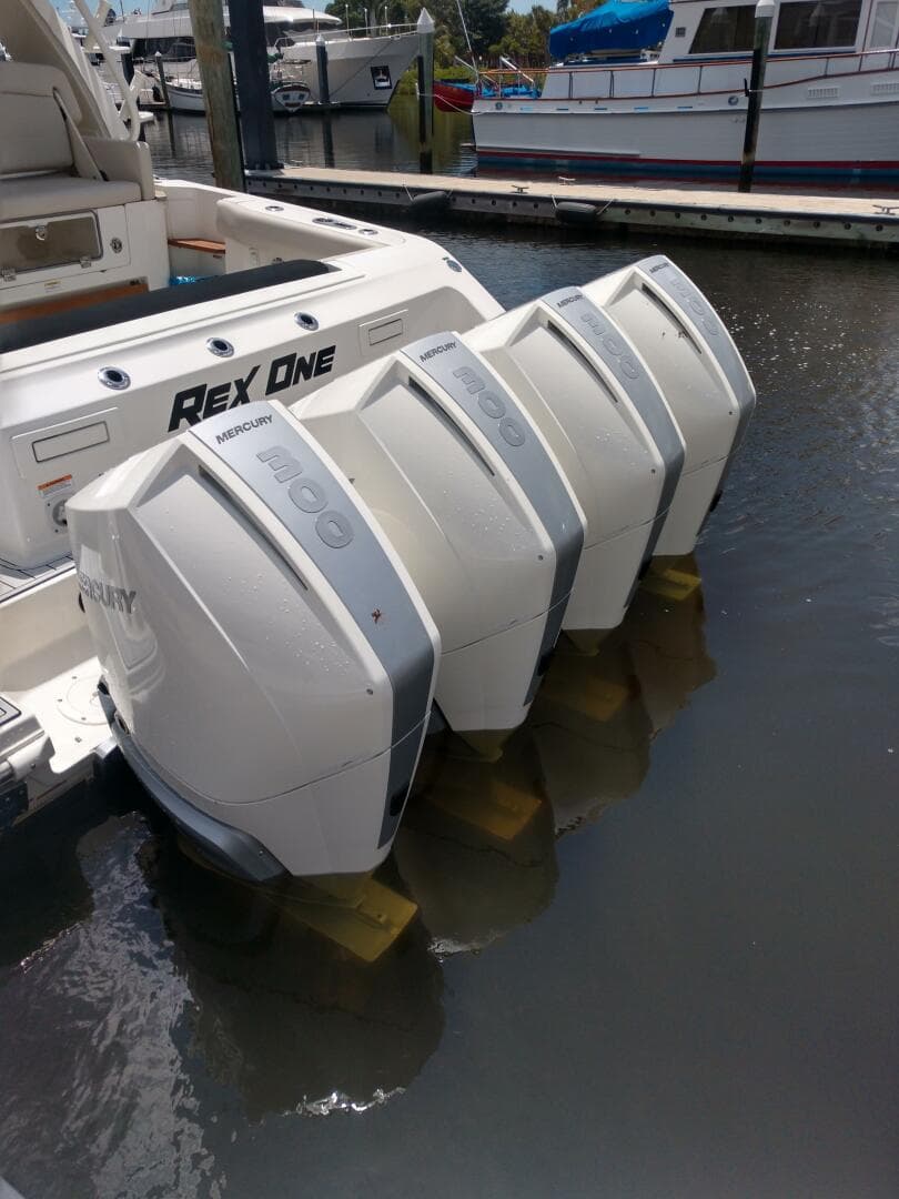 2020 Boston Whaler 380 Realm — photo 8