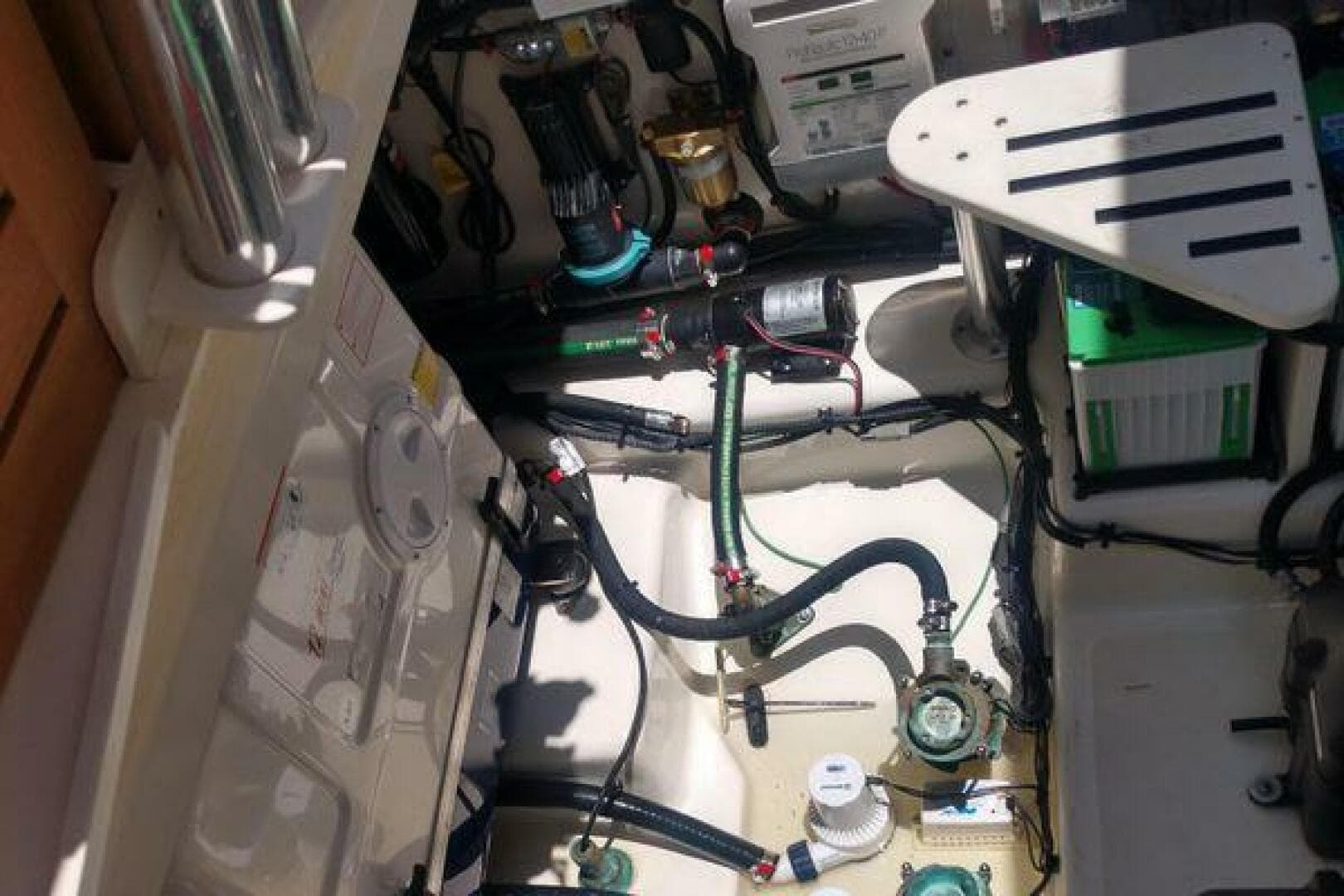 2020 Boston Whaler 380 Realm — photo 19