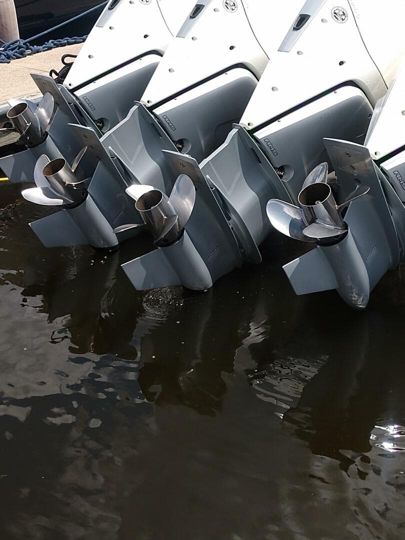 2020 Boston Whaler 380 Realm — photo 10