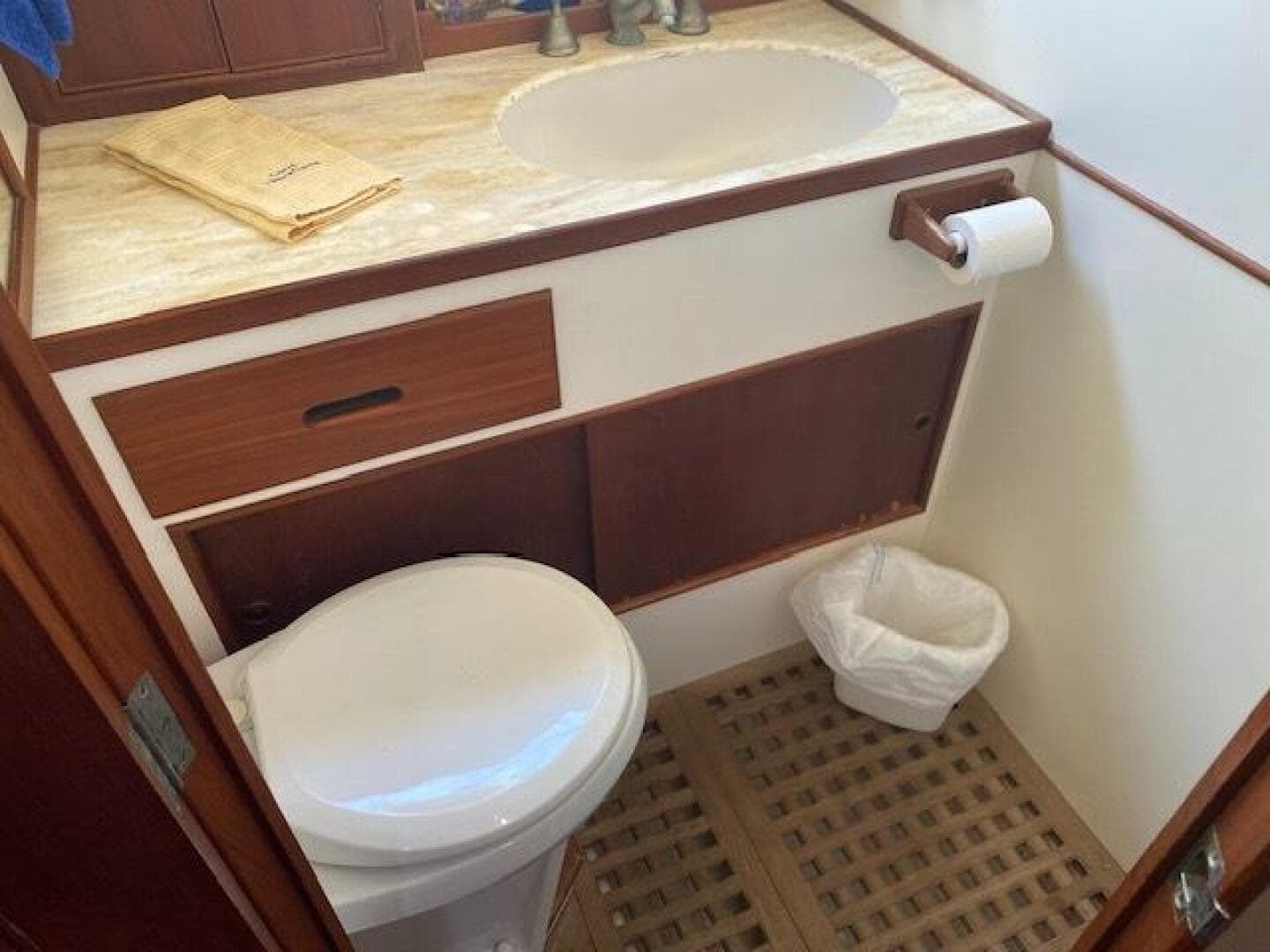 1984 Grand Banks Heritage 42 Cl — photo 54