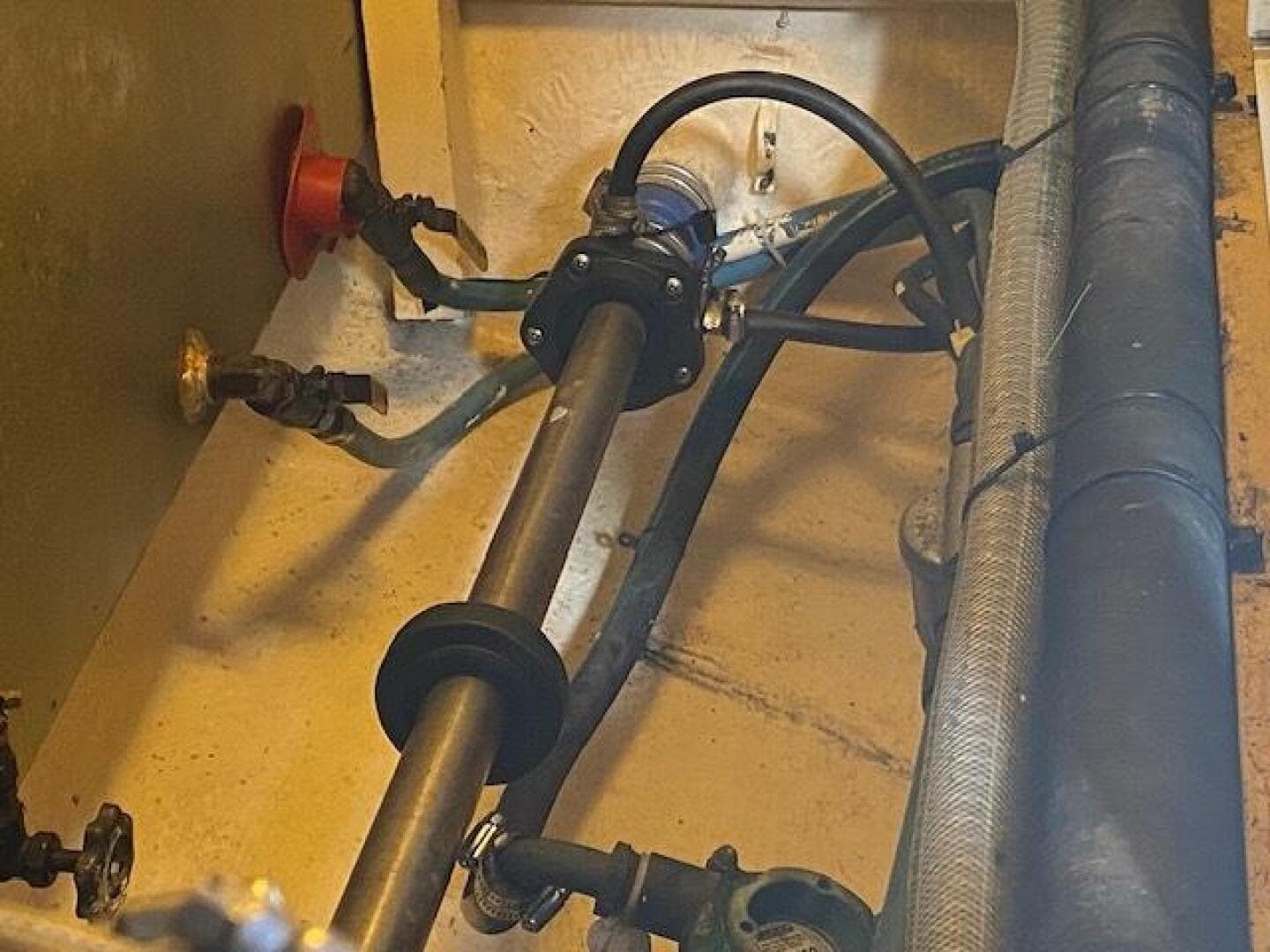 1984 Grand Banks Heritage 42 Cl — photo 57