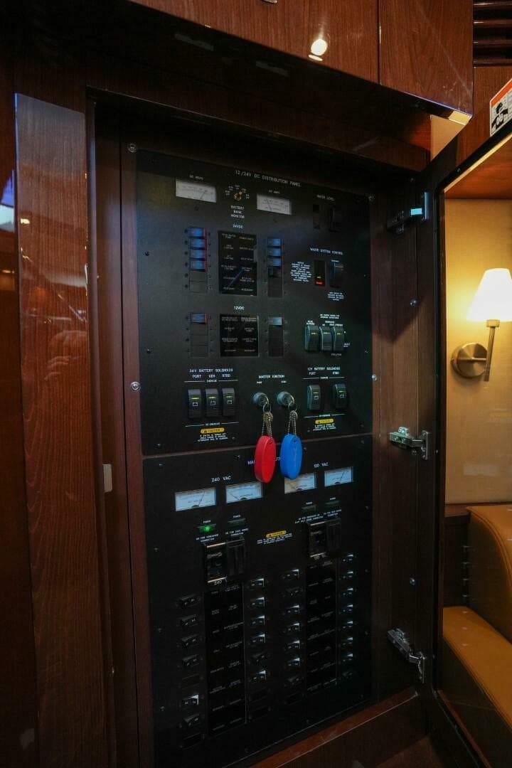 2013 Sea Ray 610 Sundancer — photo 25