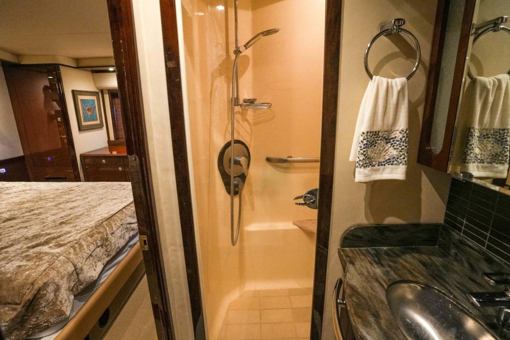 2013 Sea Ray 610 Sundancer — photo 36