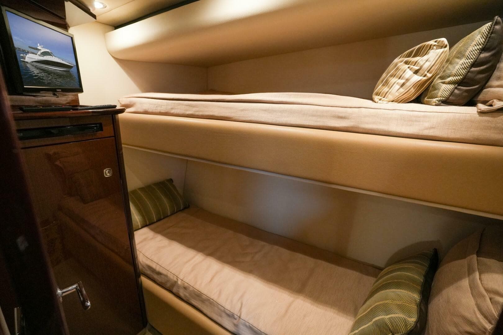 2013 Sea Ray 610 Sundancer — photo 37