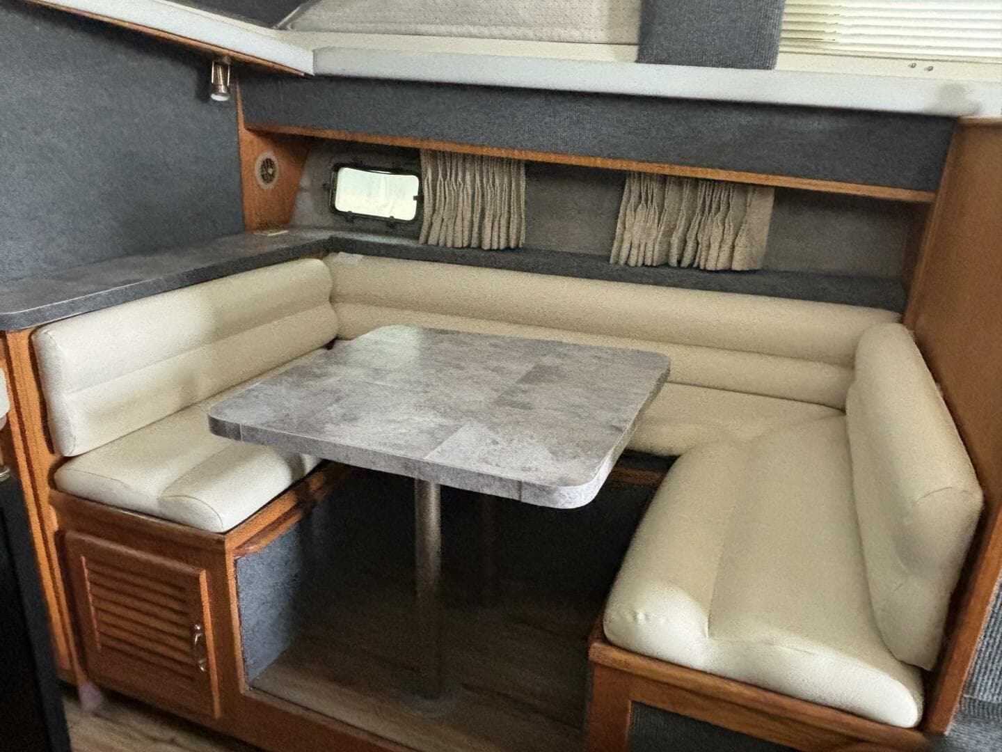 1988 Silverton 40 Convertible — photo 23