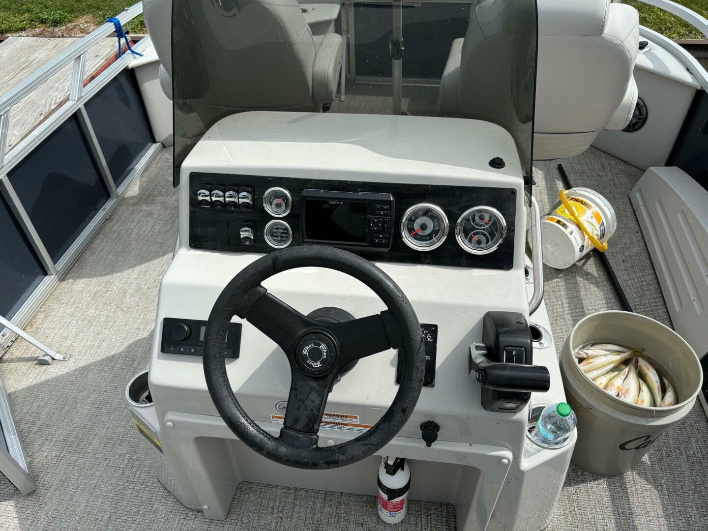 2022 Tahoe GT 2585 Center Console Fishing Tritoon — photo 9