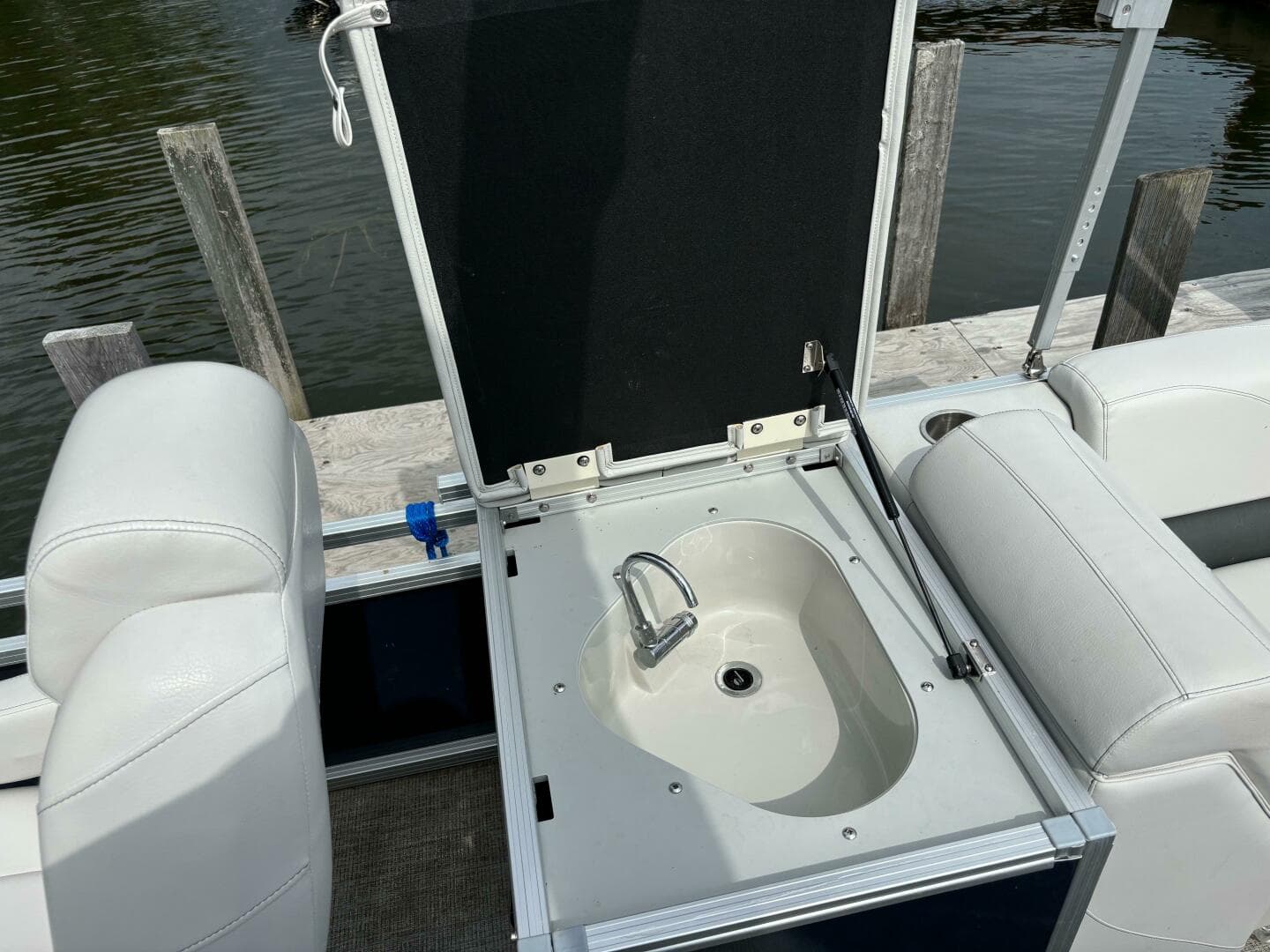2022 Tahoe GT 2585 Center Console Fishing Tritoon — photo 14
