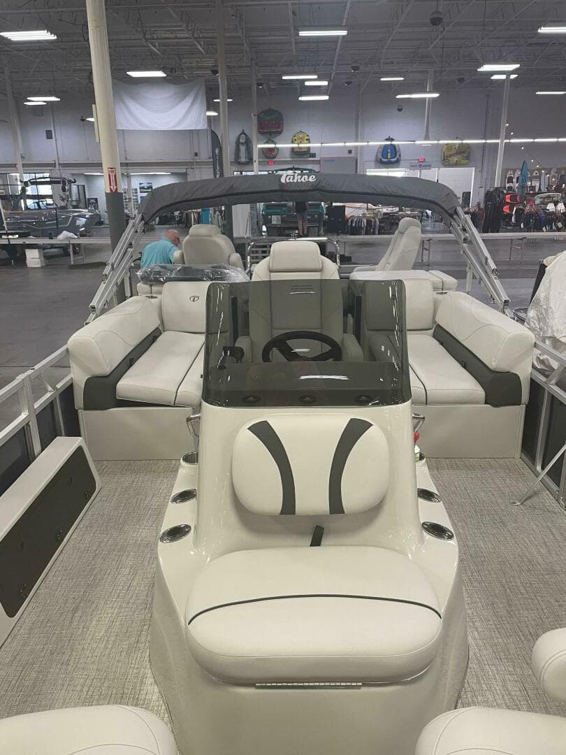 2022 Tahoe GT 2585 Center Console Fishing Tritoon — photo 7