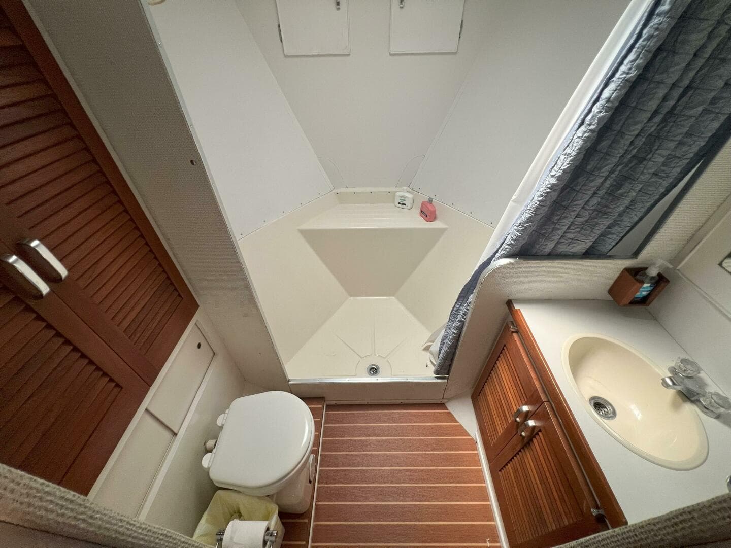 1978 Chris-Craft 410 — photo 20