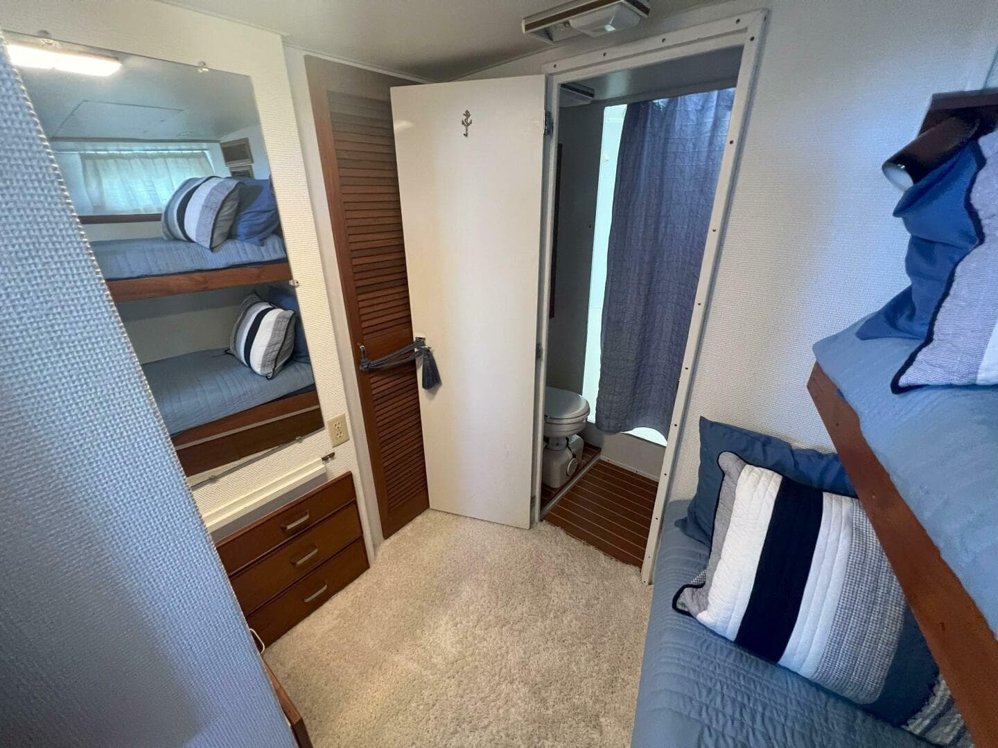 1978 Chris-Craft 410 — photo 22