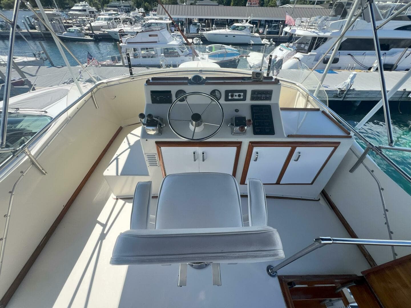 1978 Chris-Craft 410 — photo 2
