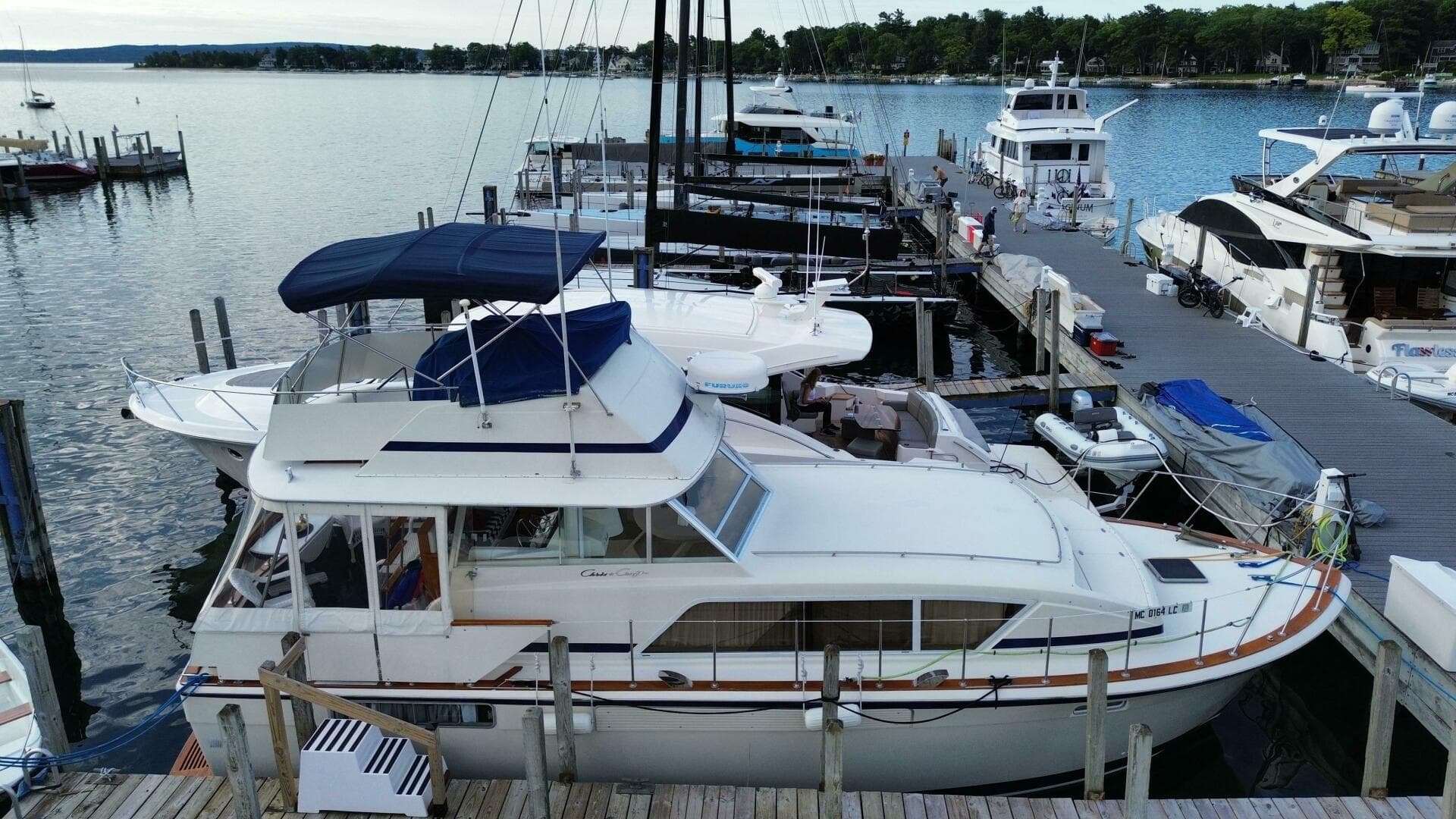 1978 Chris-Craft 410 — photo 1