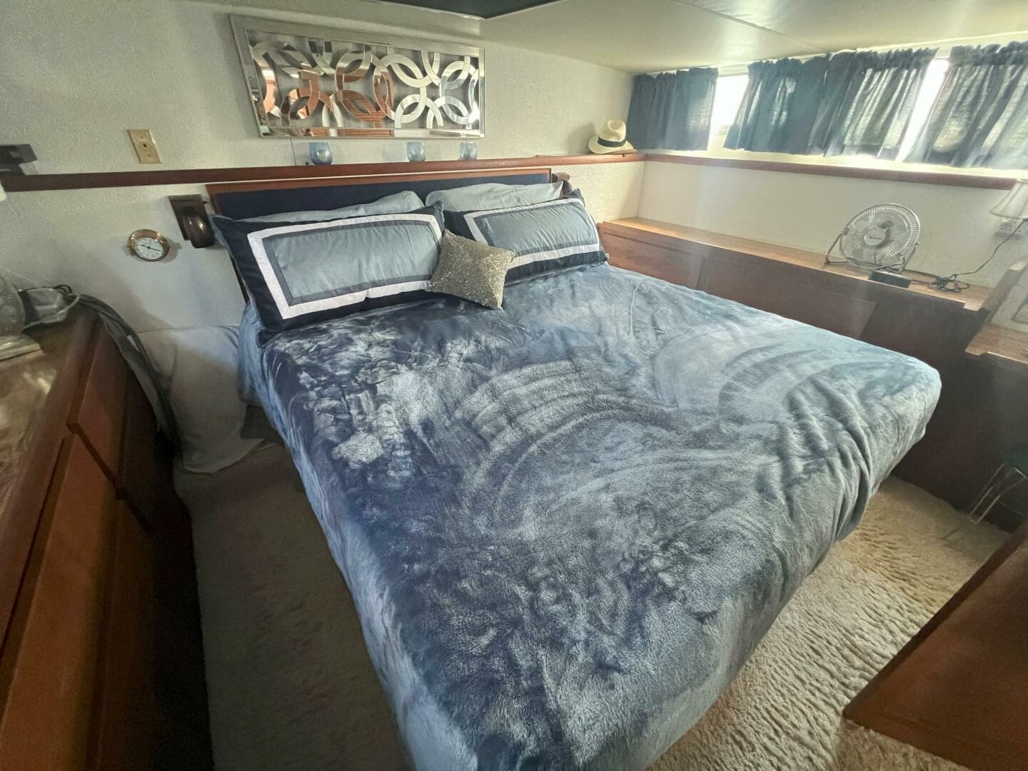 1978 Chris-Craft 410 — photo 23