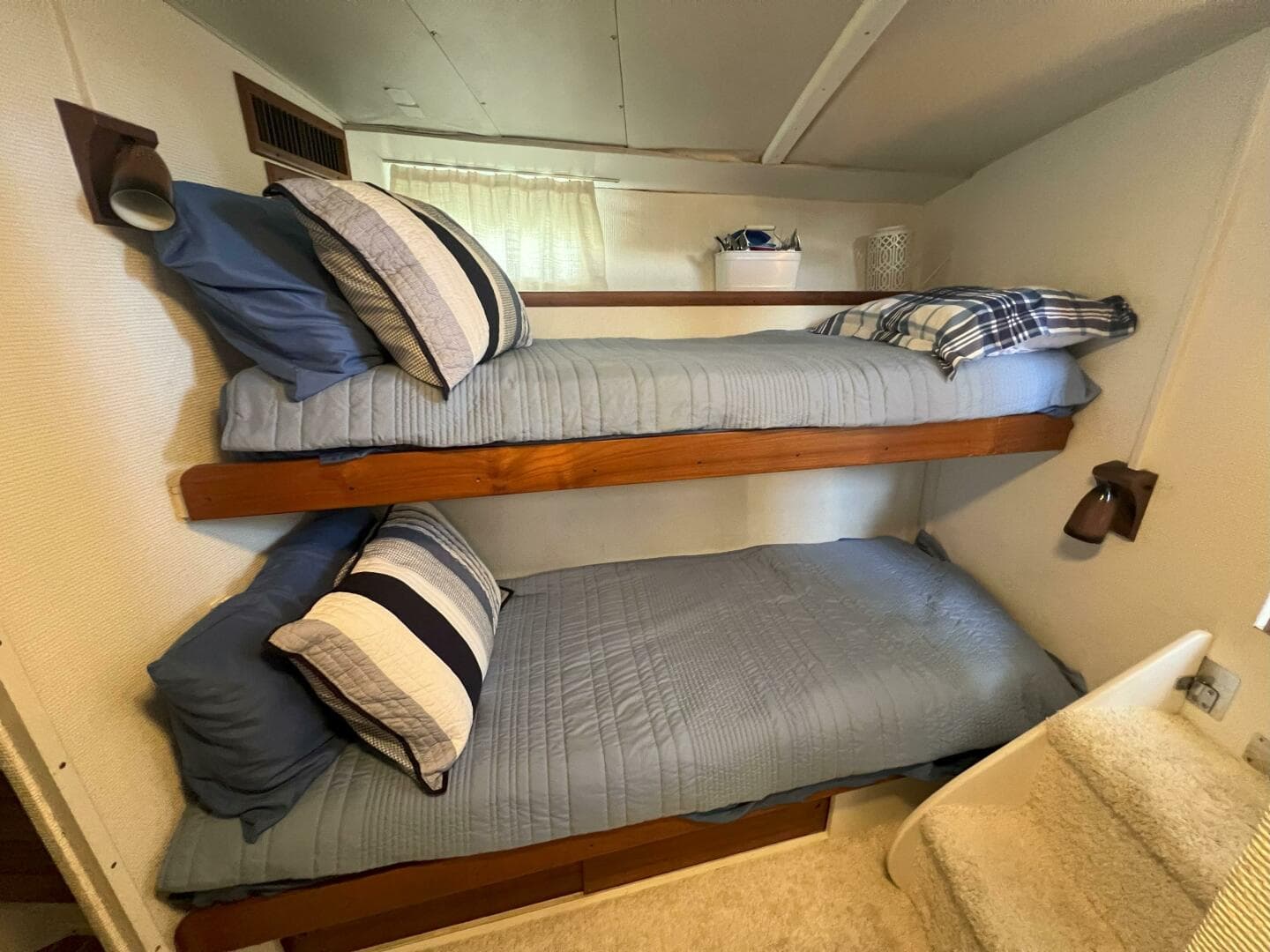 1978 Chris-Craft 410 — photo 21