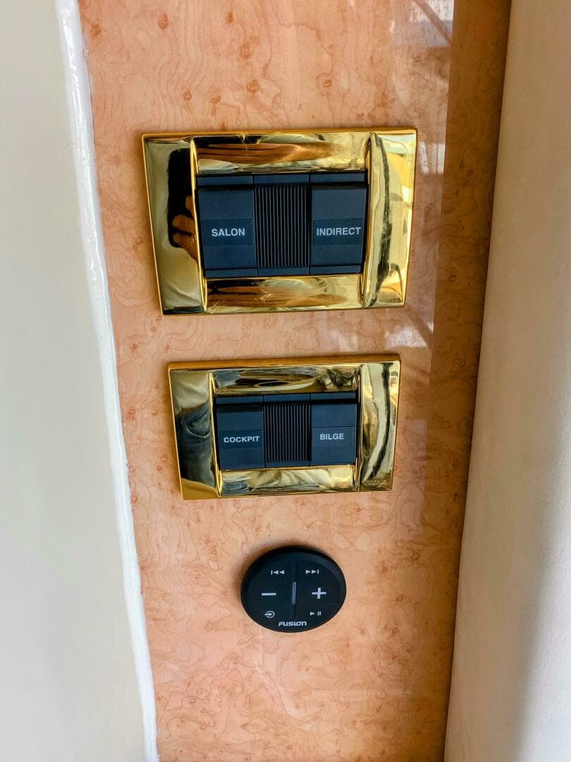 1998 Sea Ray 480 Sedan Bridge — photo 26