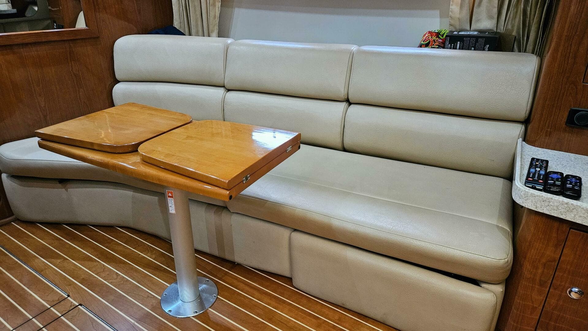 2007 Regal 3760 Commodore — photo 11