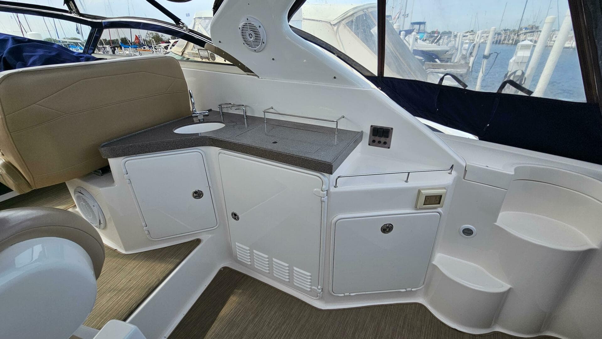 2007 Regal 3760 Commodore — photo 22