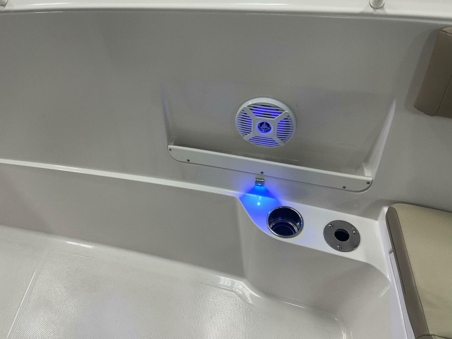 2017 Sailfish 290 Center Console — photo 8