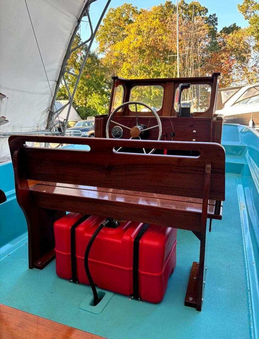 2017 Boston Whaler — photo 5