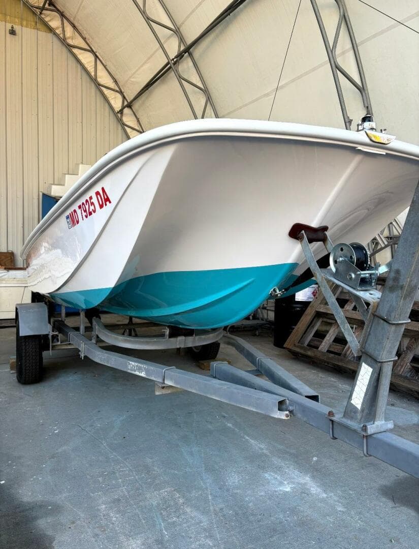 2017 Boston Whaler — photo 11