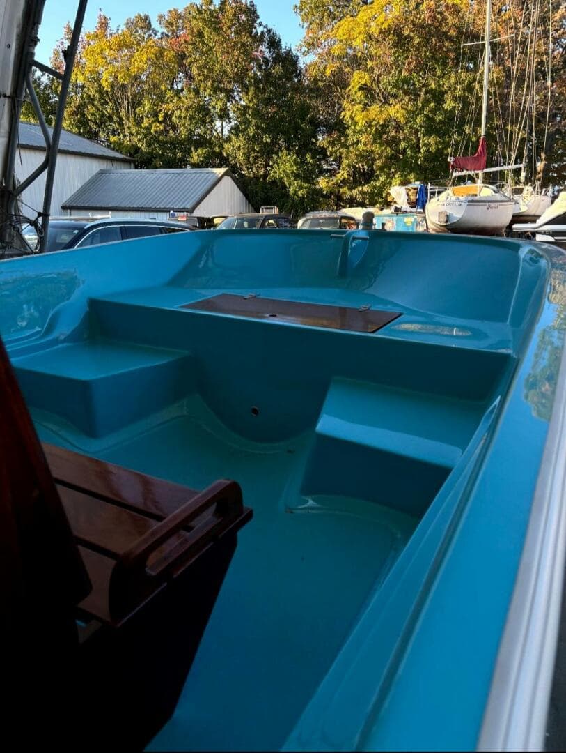 2017 Boston Whaler — photo 2