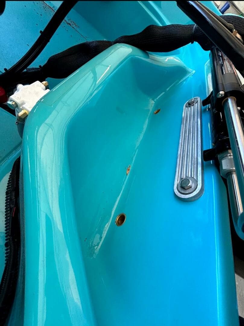 2017 Boston Whaler — photo 9