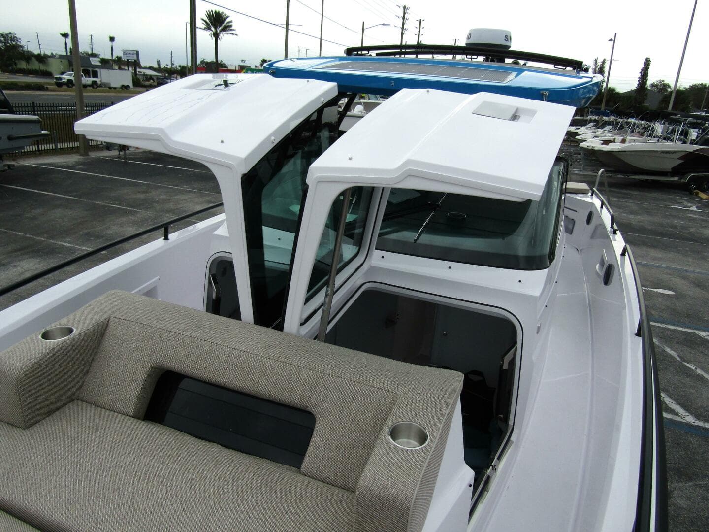 2024 Axopar 37 Sun Top — photo 15