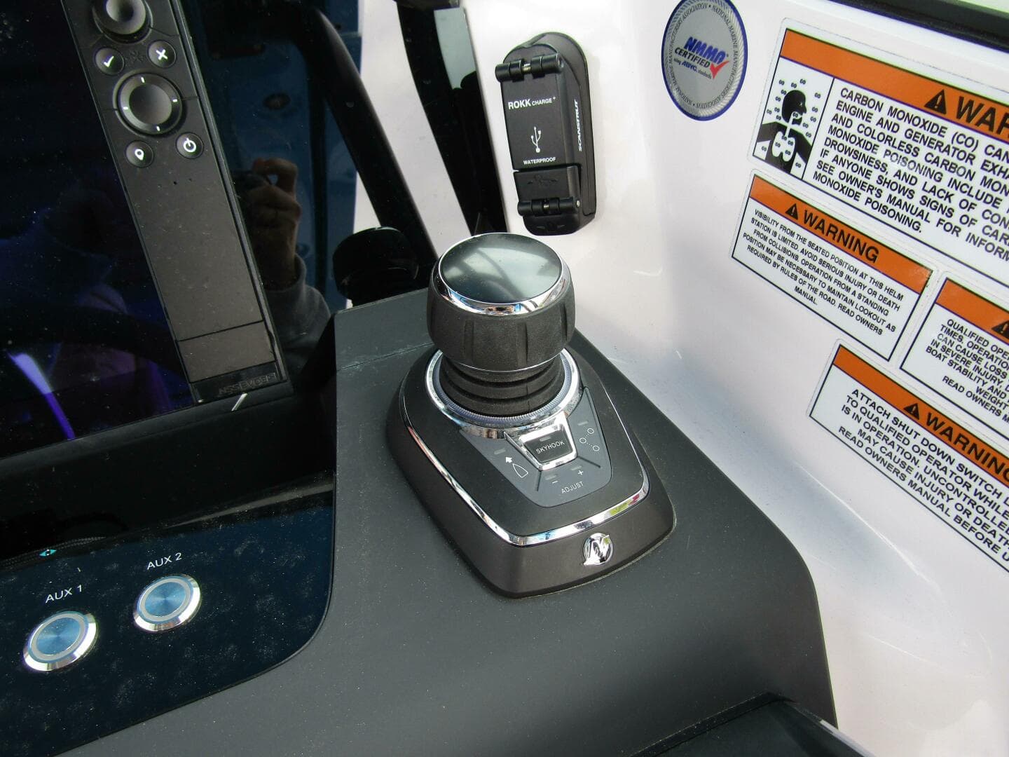 2024 Axopar 37 Sun Top — photo 22