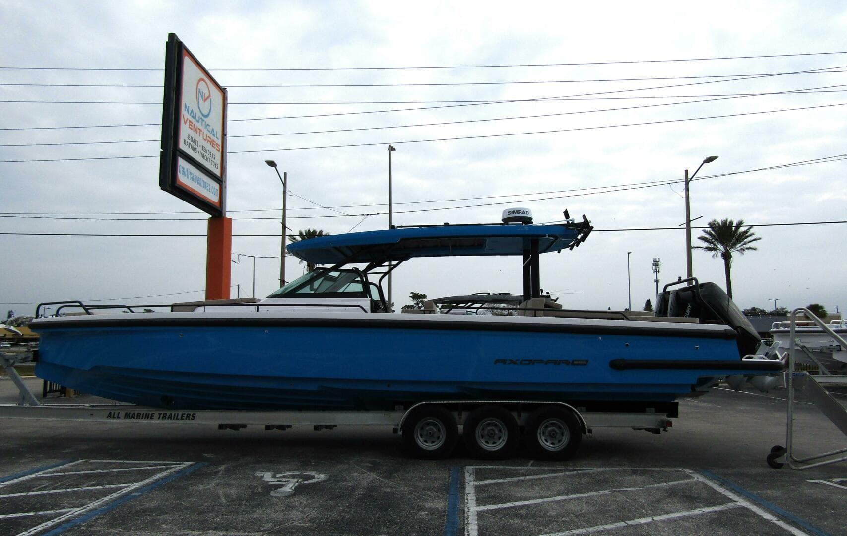 2024 Axopar 37 Sun Top — photo 4