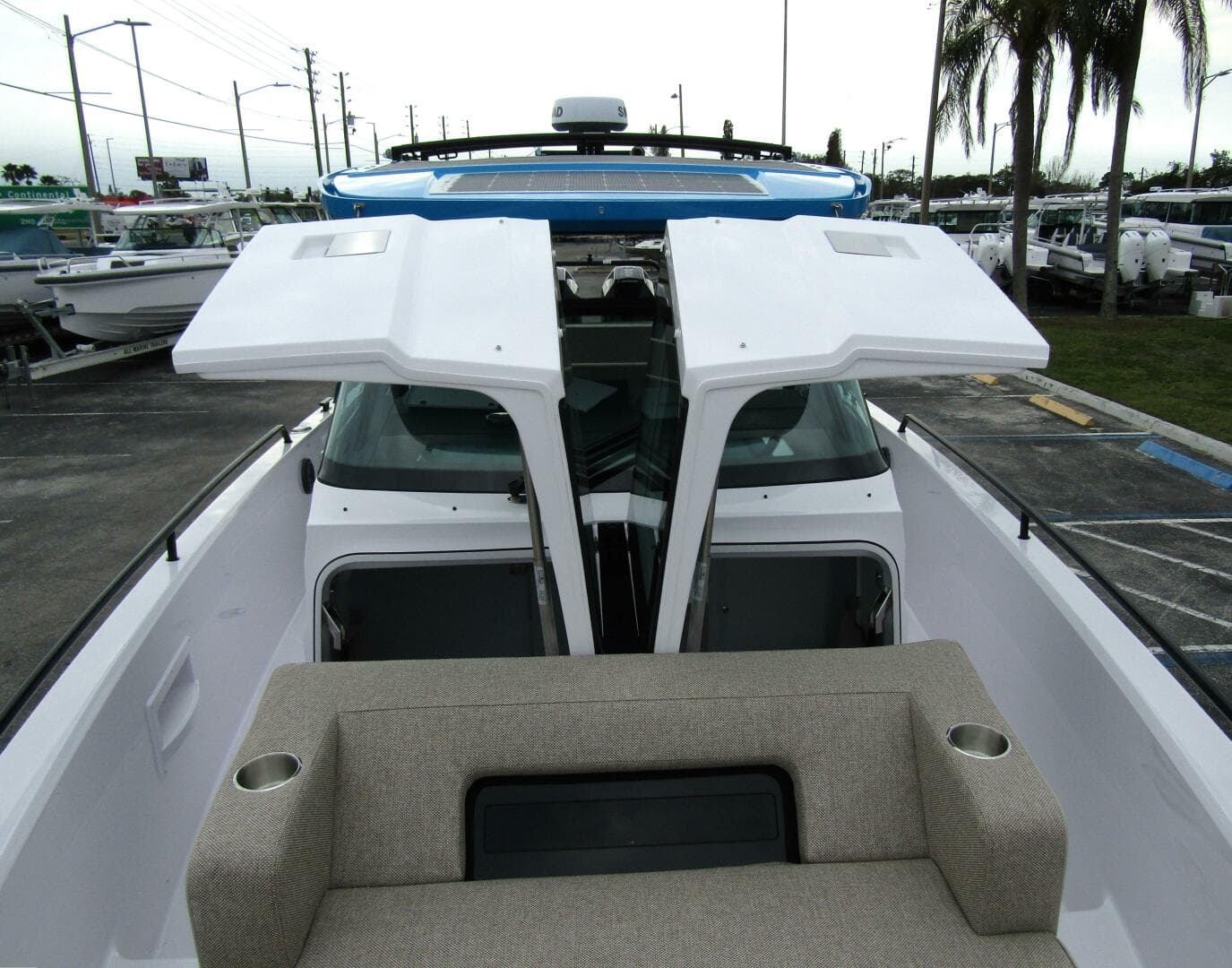 2024 Axopar 37 Sun Top — photo 14