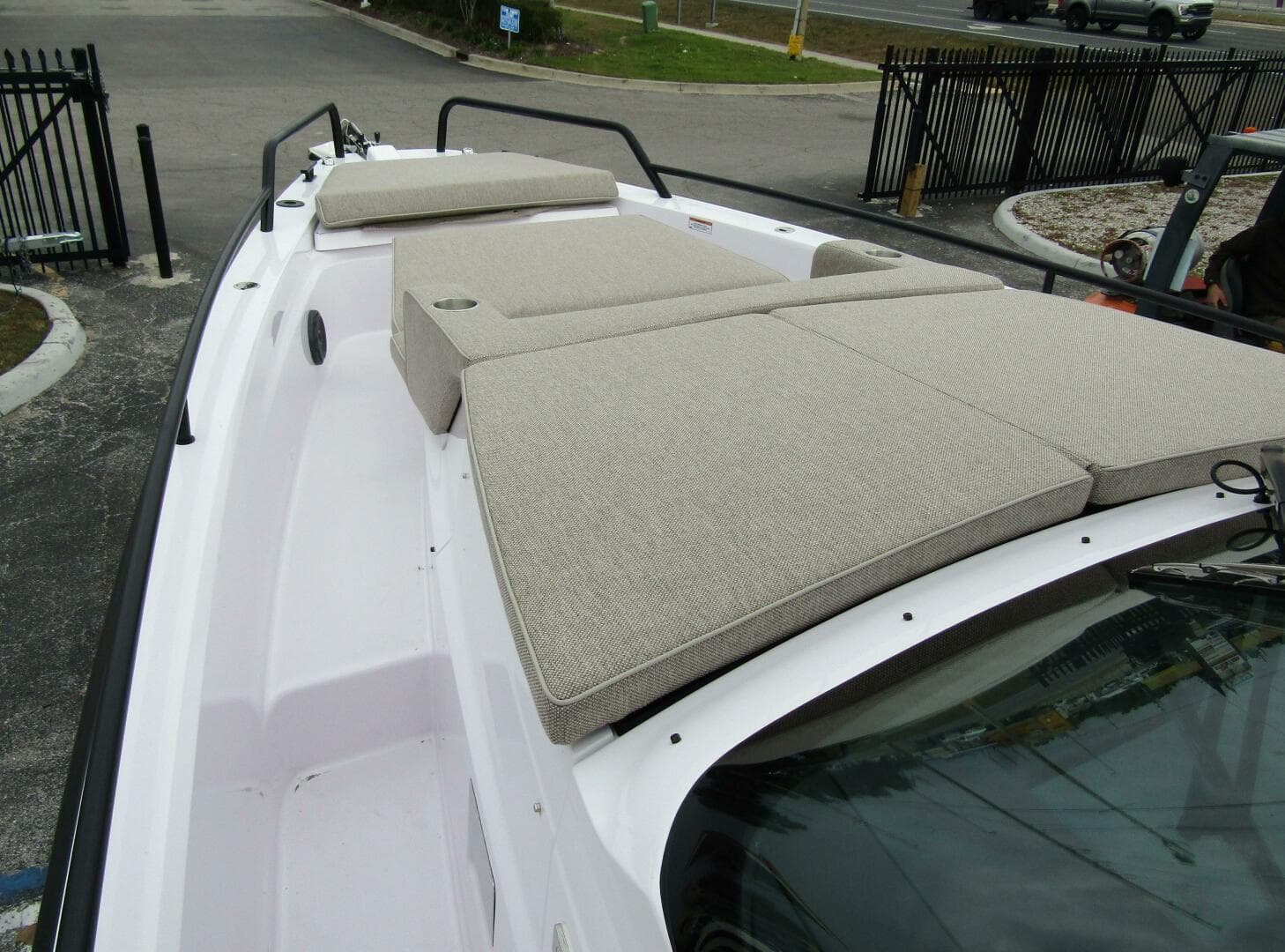 2024 Axopar 37 Sun Top — photo 10