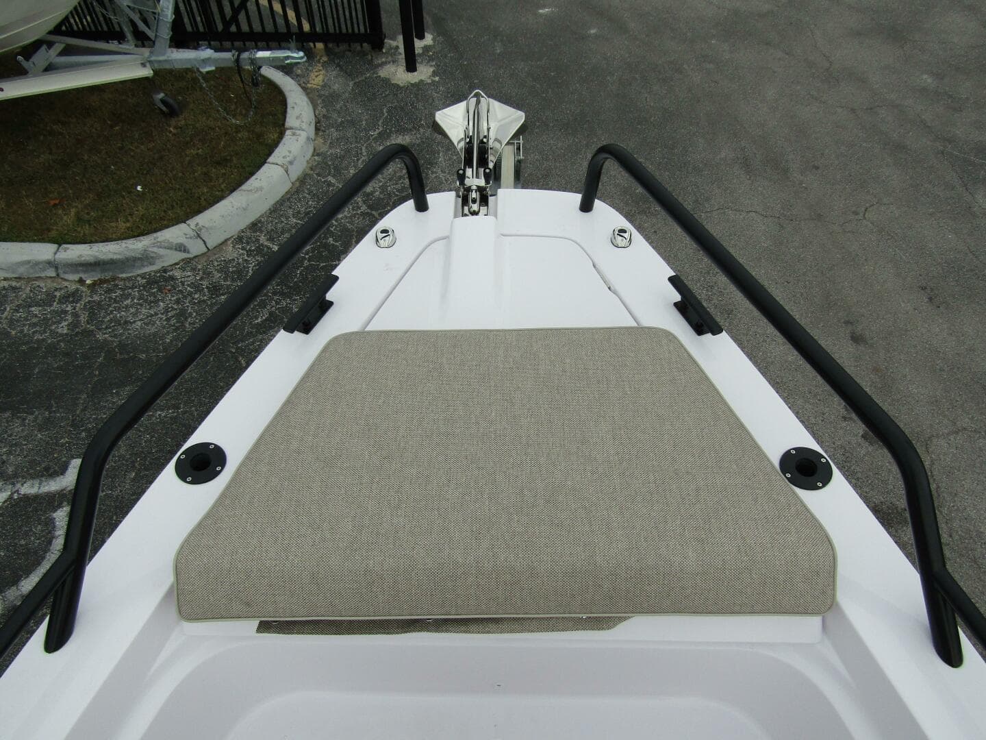 2024 Axopar 37 Sun Top — photo 11